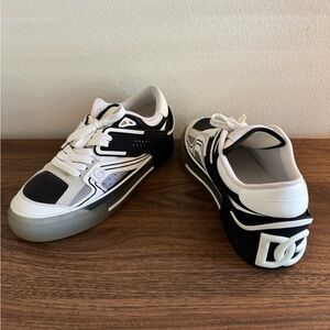 Men's Black & White Low-Top Sneakers
